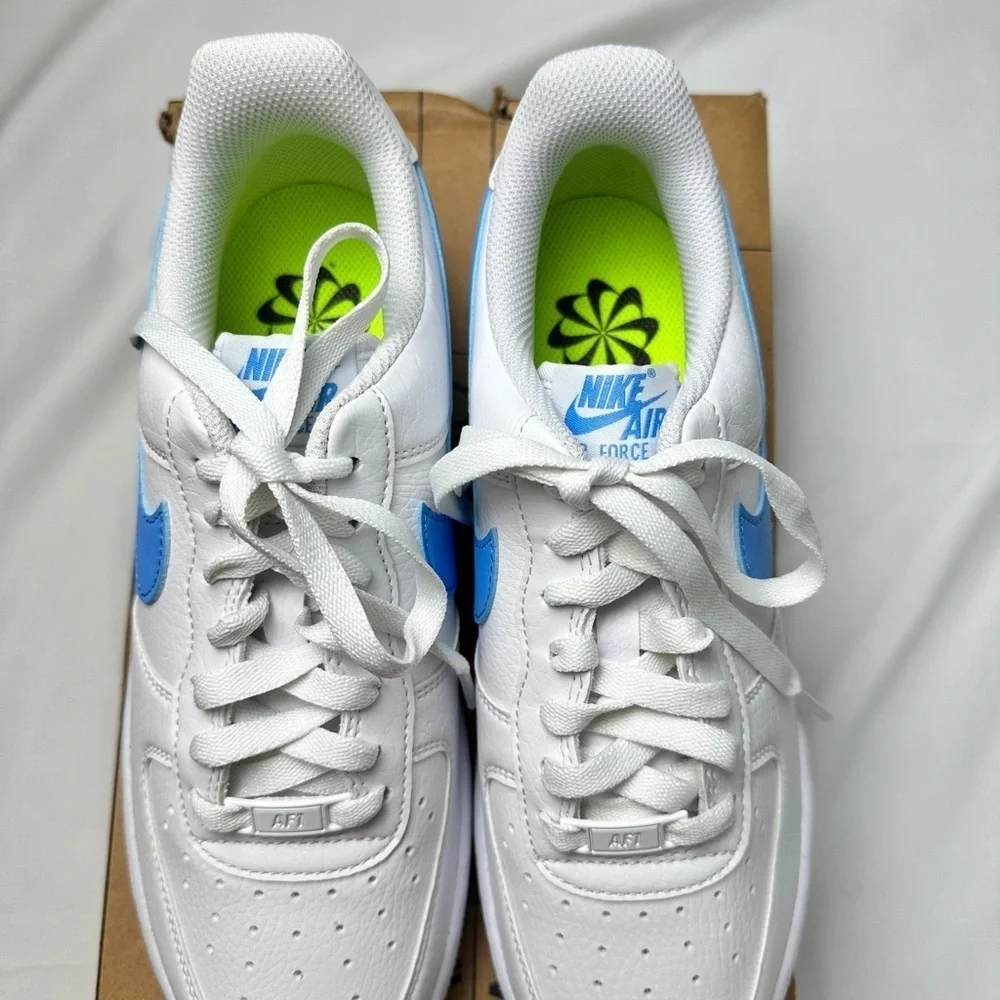 Nike Women's Air Force 1 '07 Shoe Size 8 w/Blue Swish - NEW